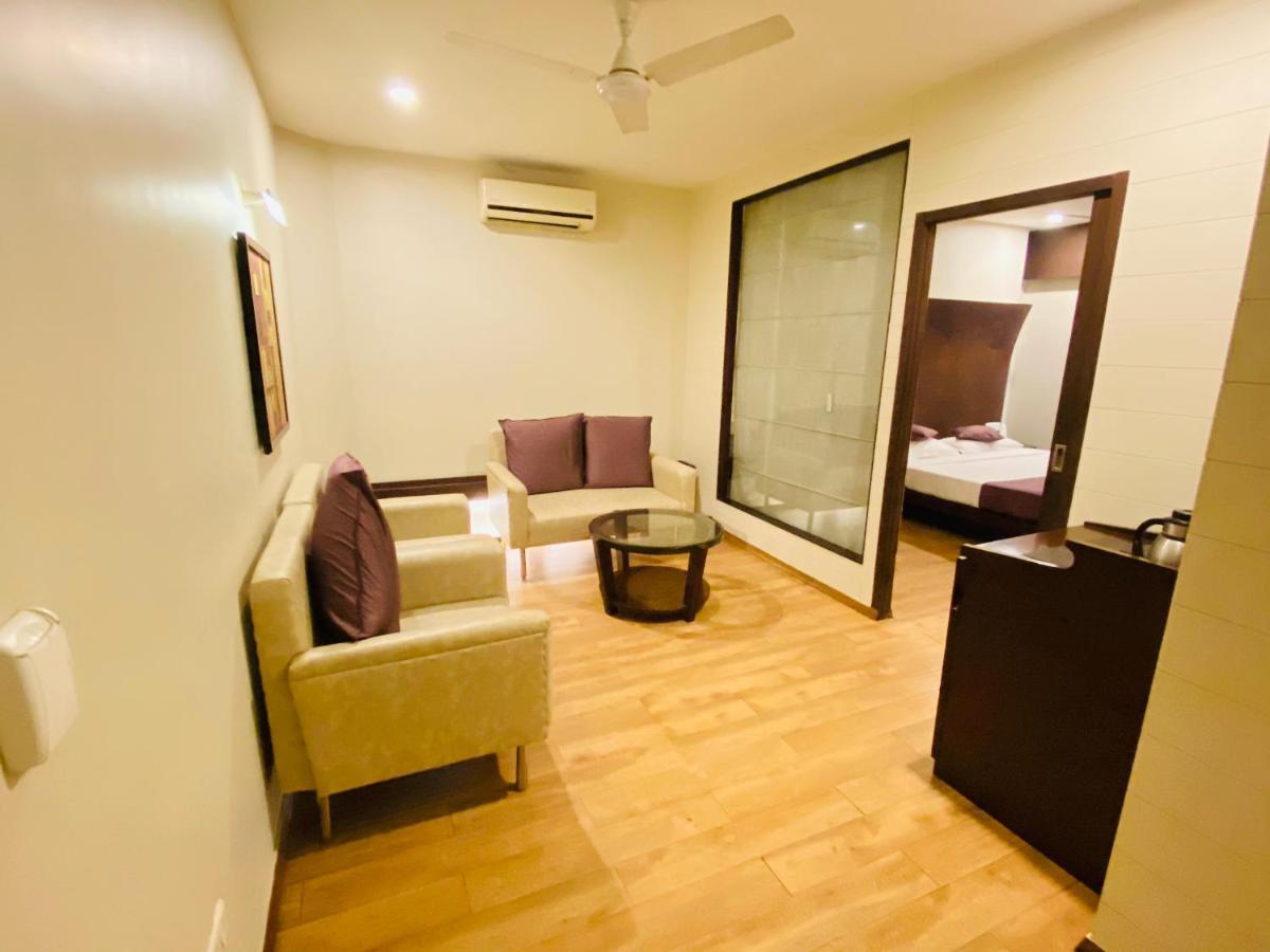 Saluja Residency Hotel Siliguri Eksteriør billede